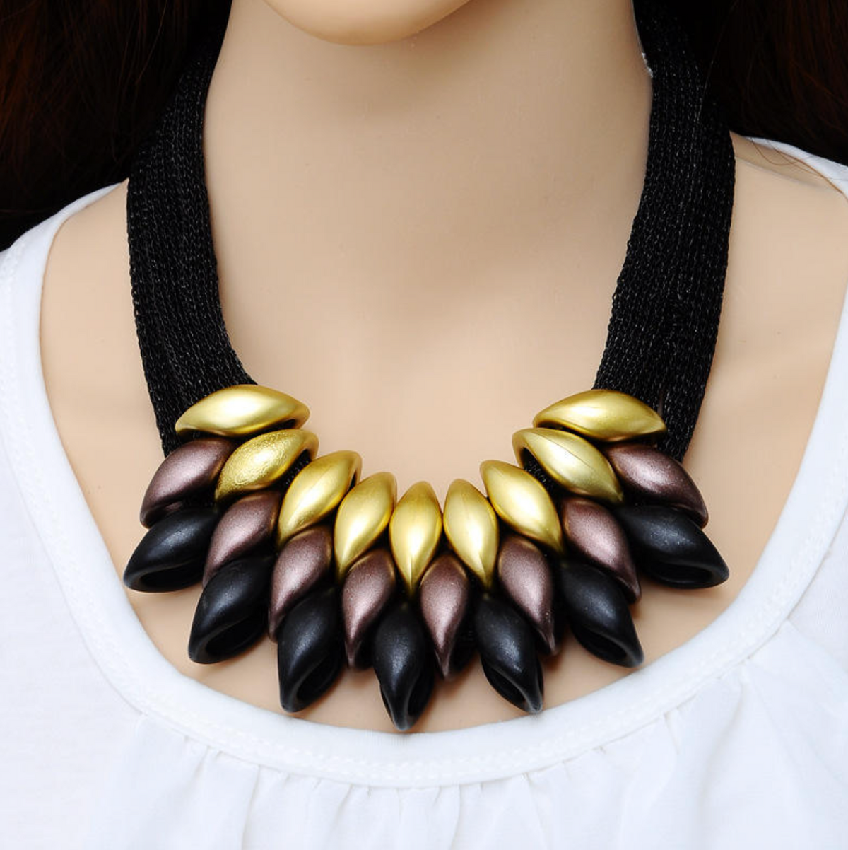 Magnificent Plated Statement Necklace for Women – Chic Short Collar Jewelry with Modern Glamour