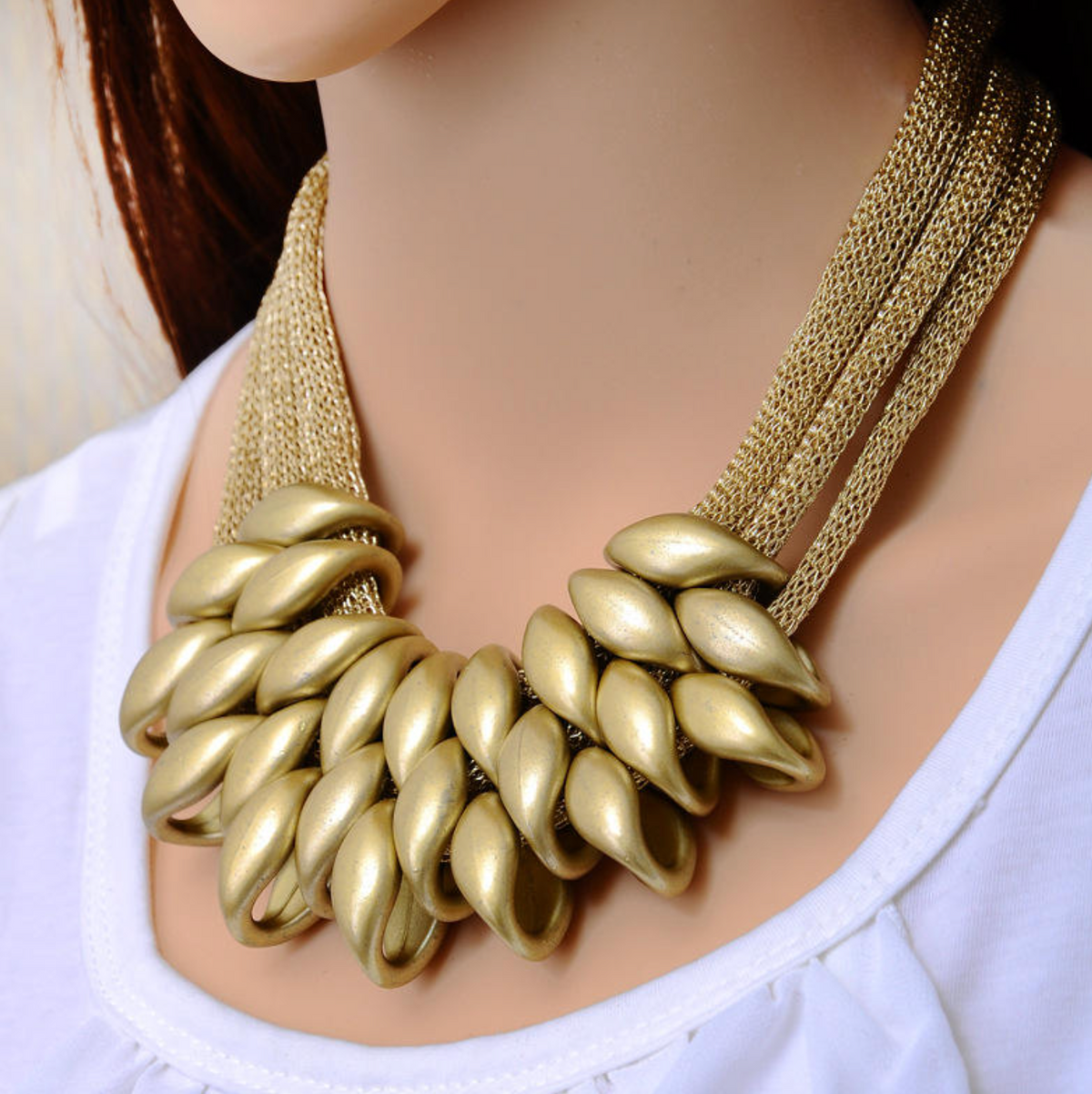 Magnificent Plated Statement Necklace for Women – Chic Short Collar Jewelry with Modern Glamour