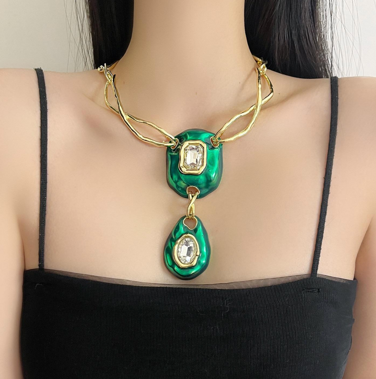 Exaggerated Line Statement Necklace for Women – Sophisticated Unique Design with Modern Elegance