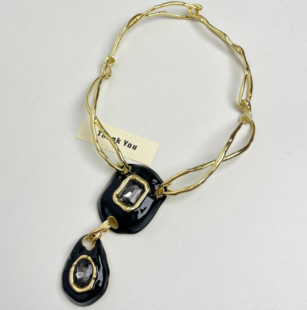 Exaggerated Line Statement Necklace for Women – Sophisticated Unique Design with Modern Elegance