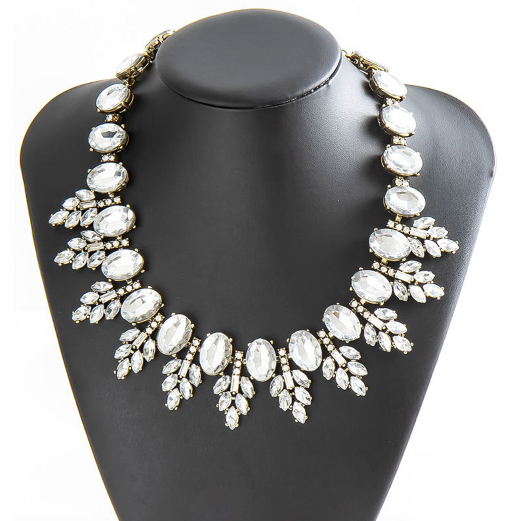 Sparkling Gemstone Statement Necklace for Women – Shimmering Diamond-Inspired Luxury Jewelry