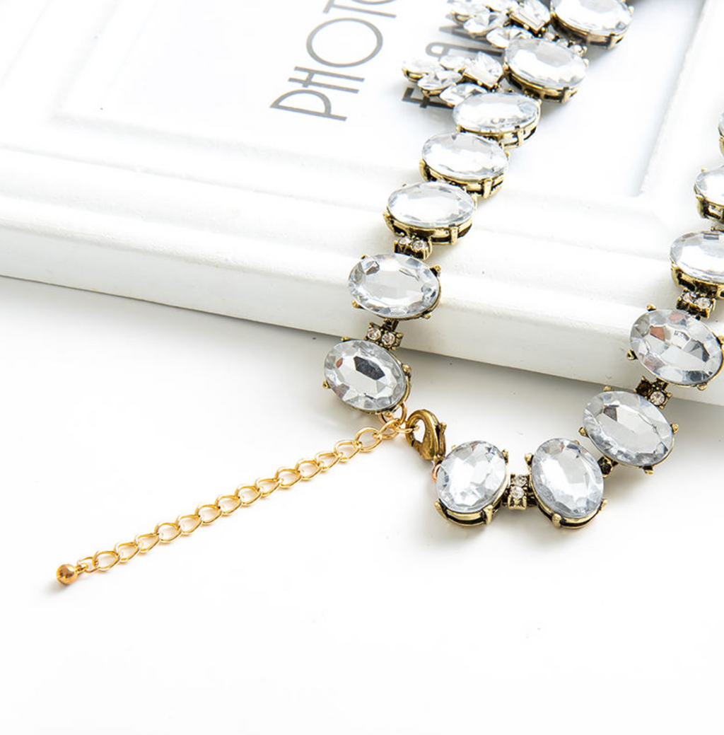 Sparkling Gemstone Statement Necklace for Women – Shimmering Diamond-Inspired Luxury Jewelry
