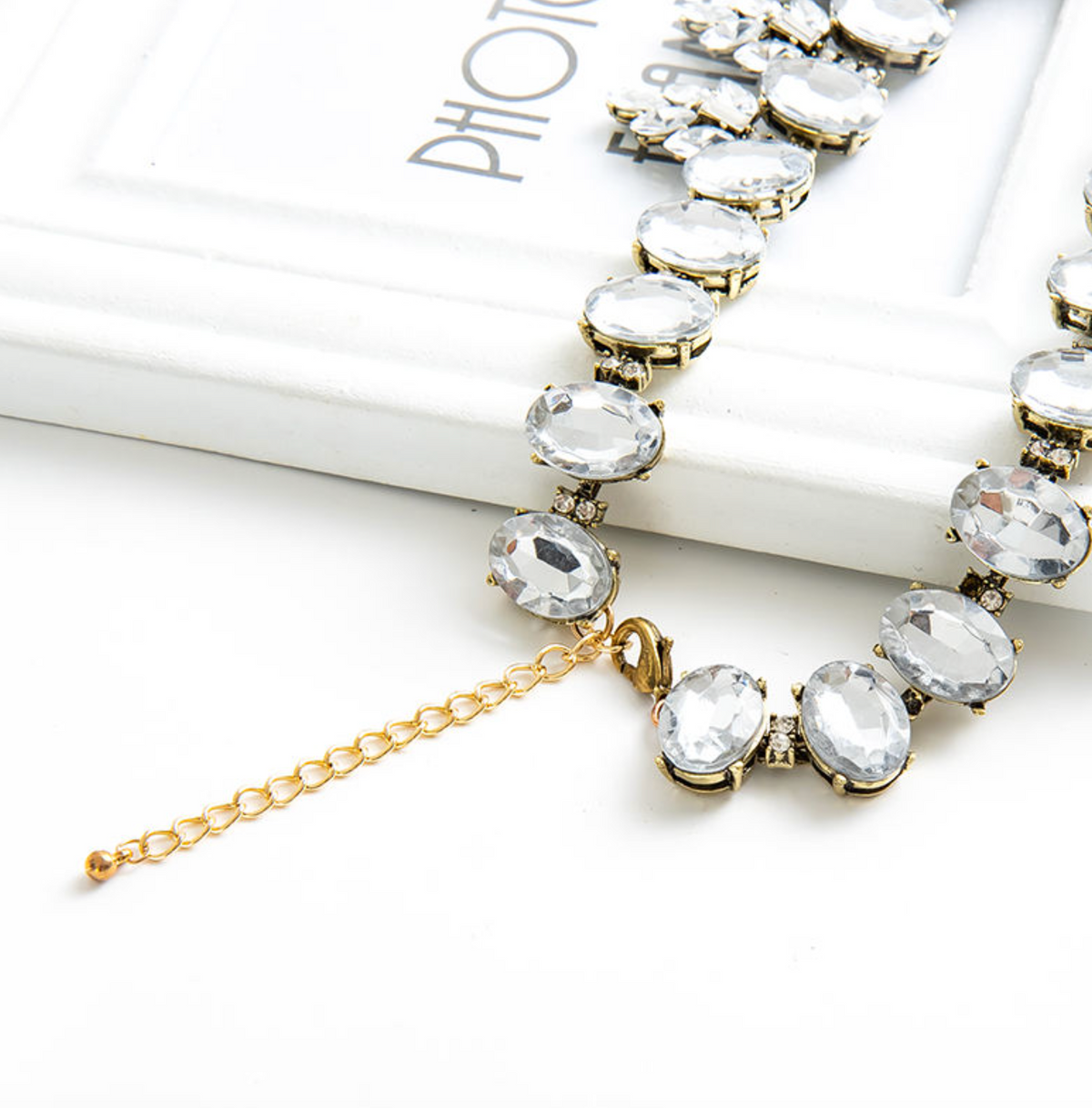 Sparkling Gemstone Statement Necklace for Women – Shimmering Diamond-Inspired Luxury Jewelry