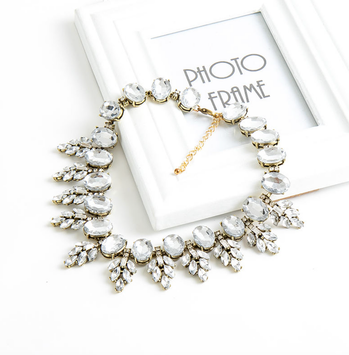 Sparkling Gemstone Statement Necklace for Women – Shimmering Diamond-Inspired Luxury Jewelry
