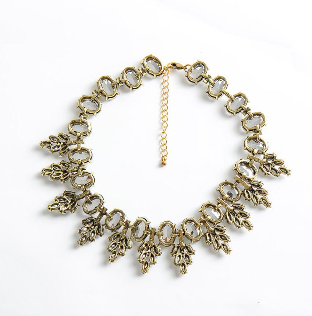 Sparkling Gemstone Statement Necklace for Women – Shimmering Diamond-Inspired Luxury Jewelry