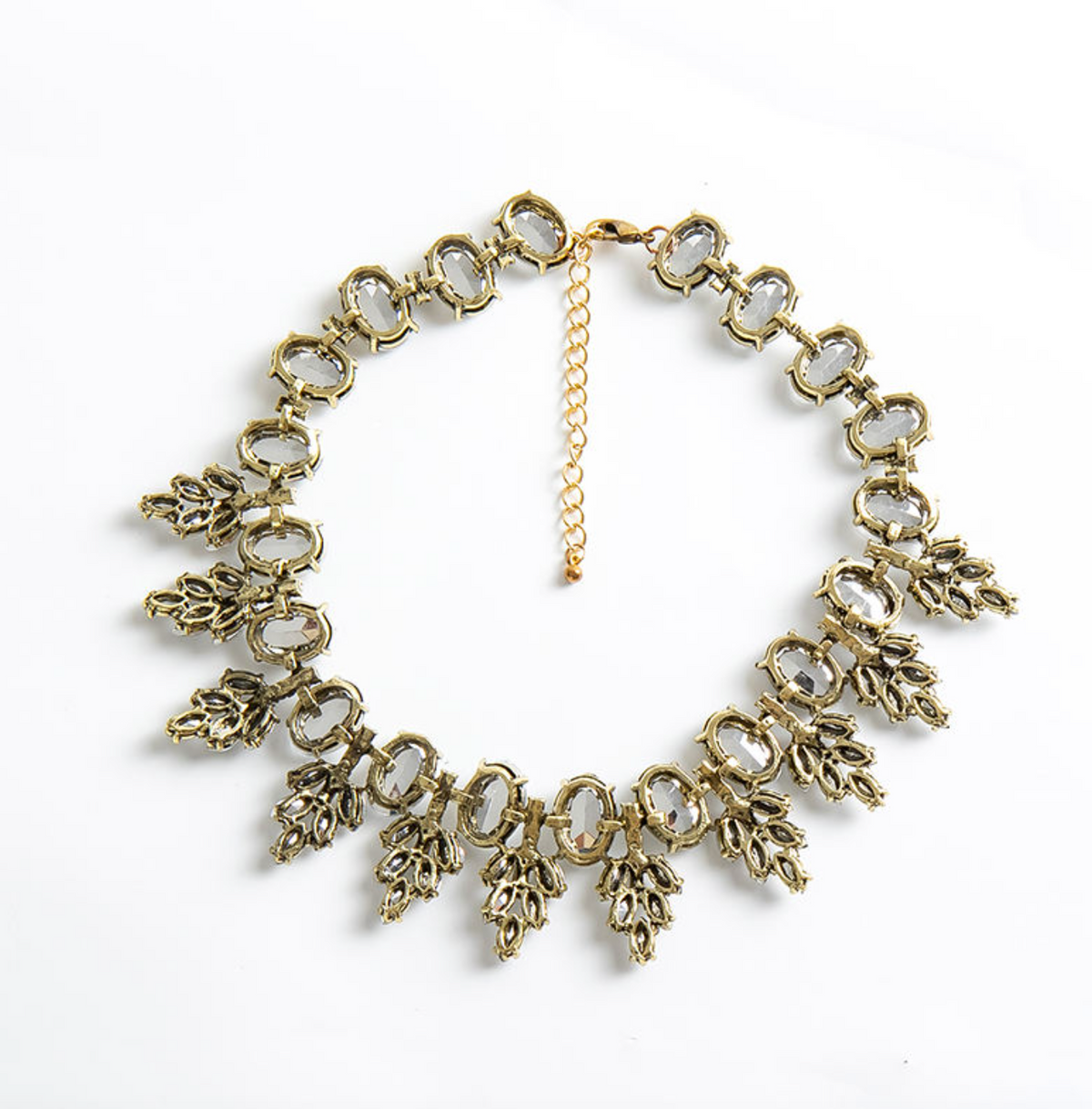 Sparkling Gemstone Statement Necklace for Women – Shimmering Diamond-Inspired Luxury Jewelry